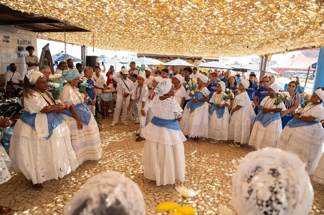 Celebração do Dia de Iemanjá na orla